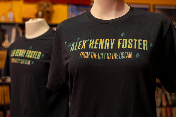 “Between the Words" Tシャツ